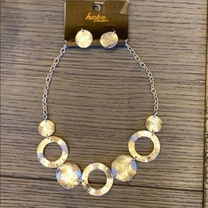 Necklace & earring set